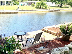 Beautiful Waterfront Home Less Than 7 mins to Beaches